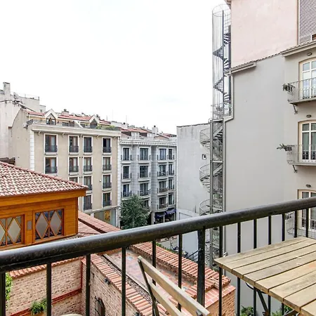 Central And Convenient Studio Flat In Beyoglu * Istambul